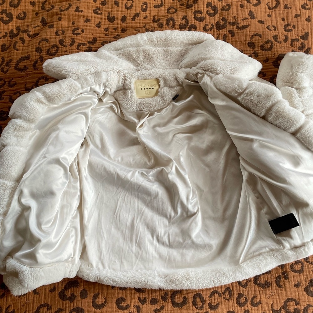 Blank NYC White Ribbed Faux Fur Jacket Size L - Picture 4 of 8